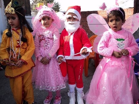 Sharda put children in school handicrafts exhibition